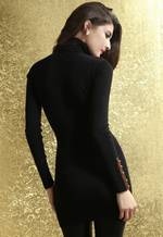 Черное теплое платье с кожаными вставками